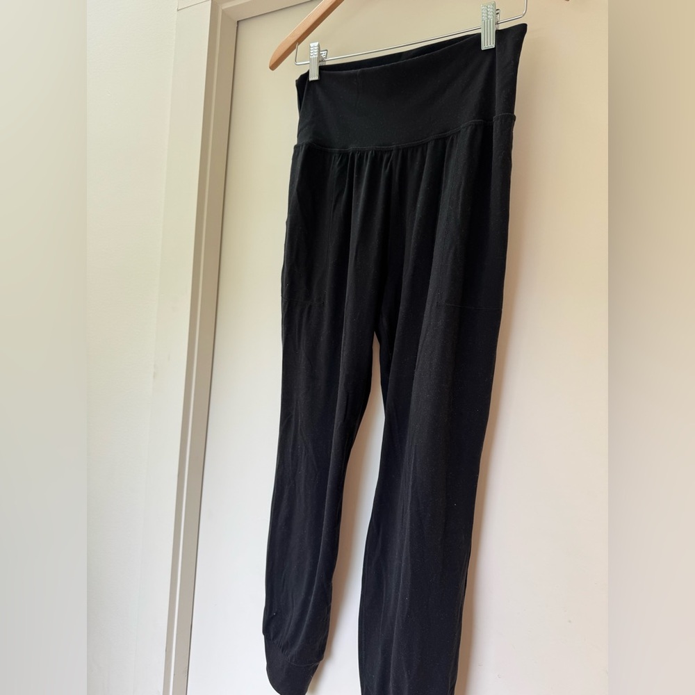 Athleta Salutation Jogger. Size M. Black.